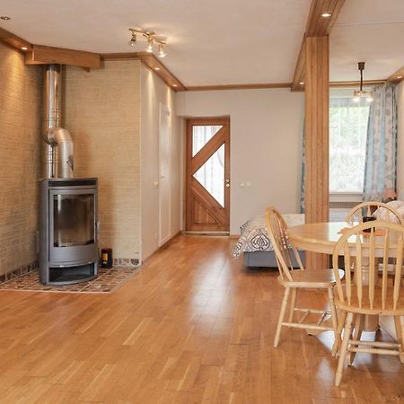 Cozy One Room Apartment With Yard Juodkrantė Екстериор снимка