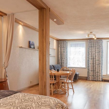 Cozy One Room Apartment With Yard Juodkrantė Екстериор снимка
