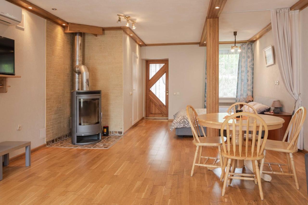 Cozy One Room Apartment With Yard Juodkrantė Екстериор снимка