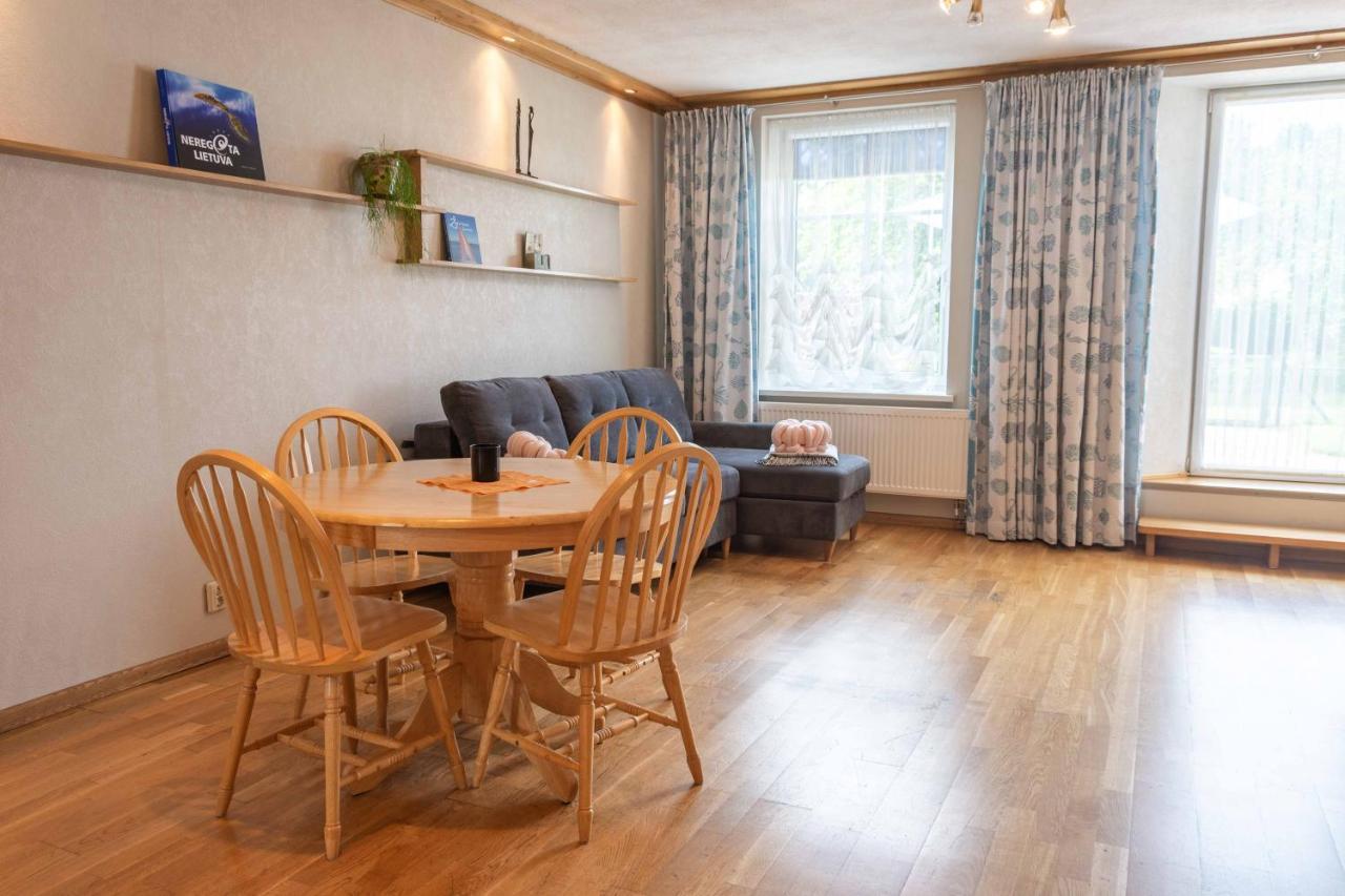 Cozy One Room Apartment With Yard Juodkrantė Екстериор снимка