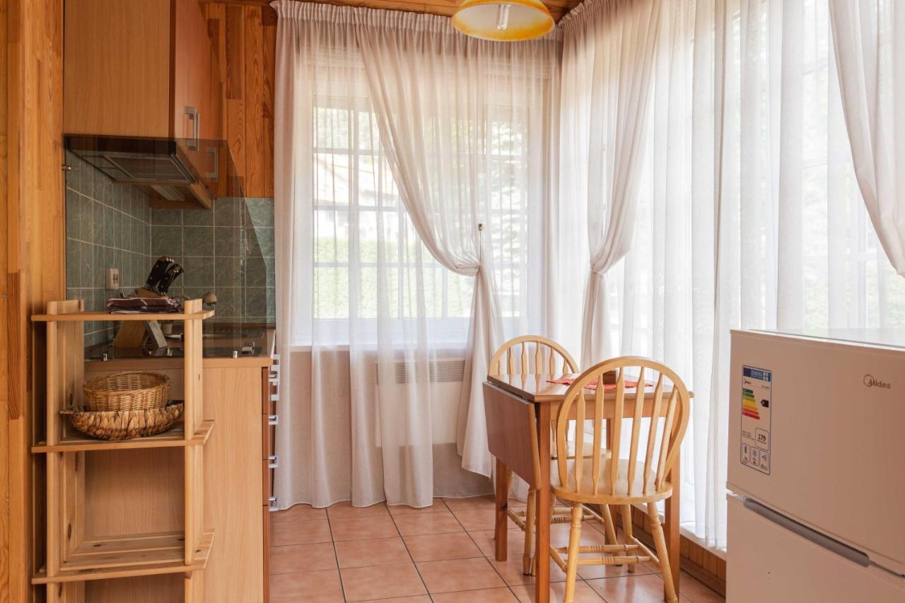 Cozy One Room Apartment With Yard Juodkrantė Екстериор снимка
